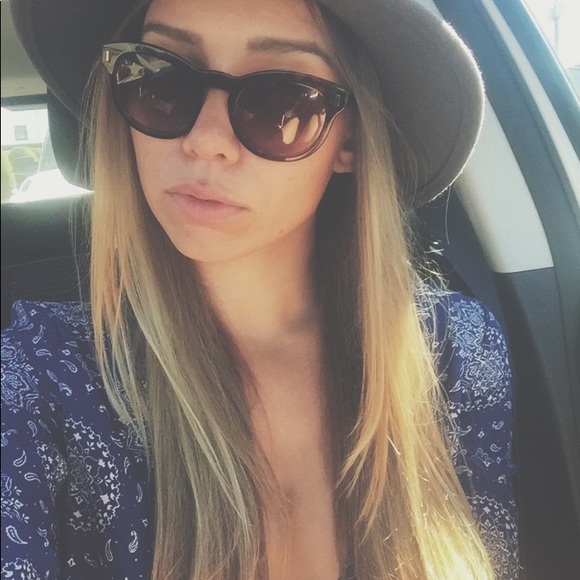 Meet your Posher, Mackenzie - Picture 1 of 1